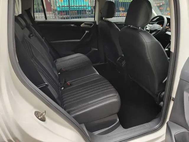 Volkswagen Tiguan L — Фото автомобиля 10