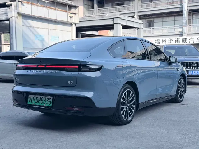 Leapmotor B01 — Фото автомобиля 6
