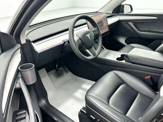 Tesla Model Y — Фото автомобиля 6