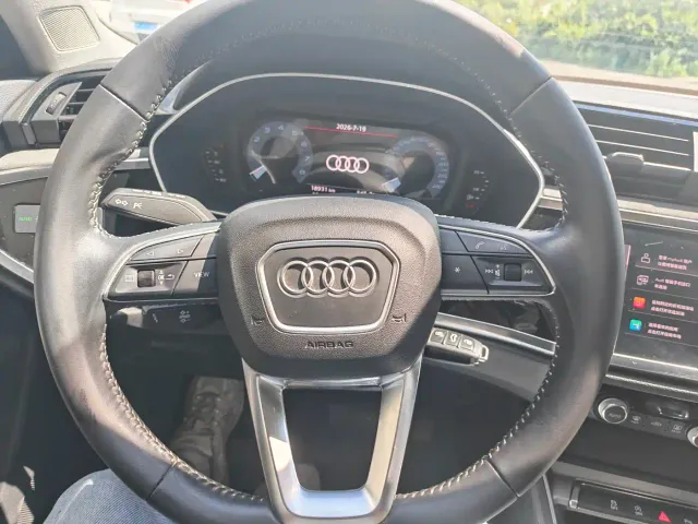 Audi Q3 — Фото автомобиля 11