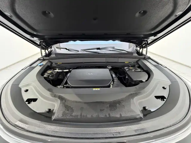 Li Auto Li Xiang L9 2022 Max — Фото автомобиля 12