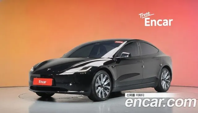 Фотография автомобиля — Tesla Model 3