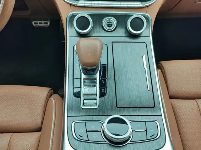 Hongqi H9 — Фото автомобиля 13