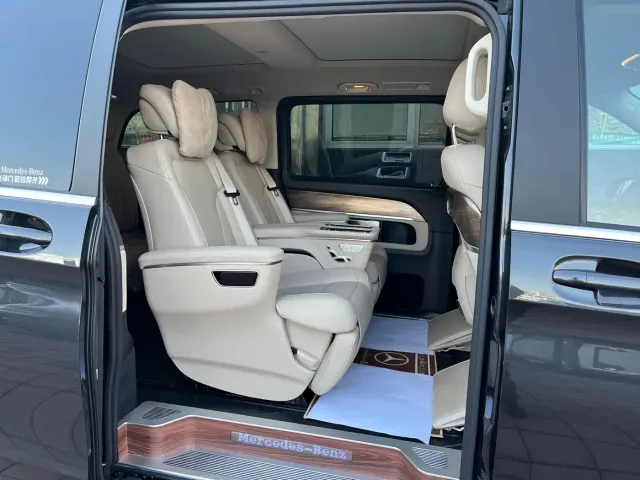 Mercedes-Benz V-Class — Фото автомобиля 30
