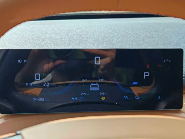 Geely Galaxy Starship 7 EM-i — Фото автомобиля 17