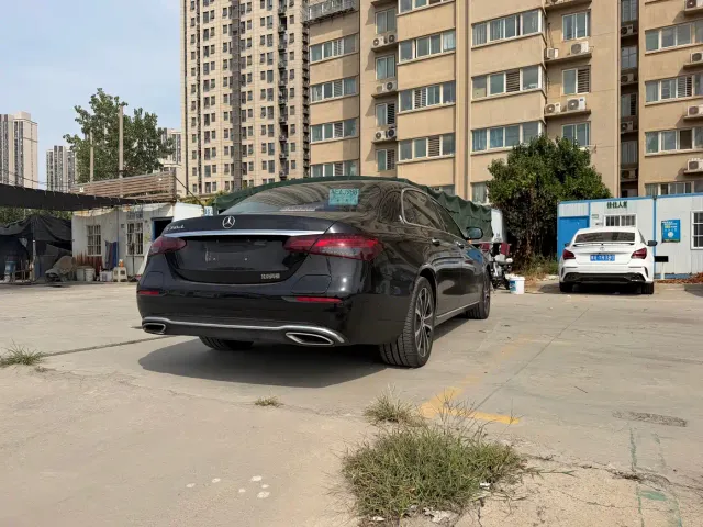 Mercedes-Benz E-Class — Фото автомобиля 5
