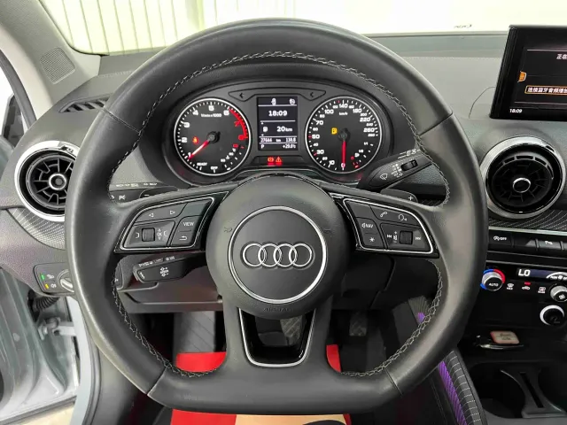 Audi Q2L — Фото автомобиля 11