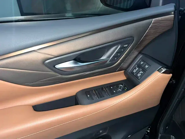 Toyota Vellfire — Фото автомобиля 16