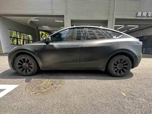 Tesla Model Y — Фото автомобиля 4