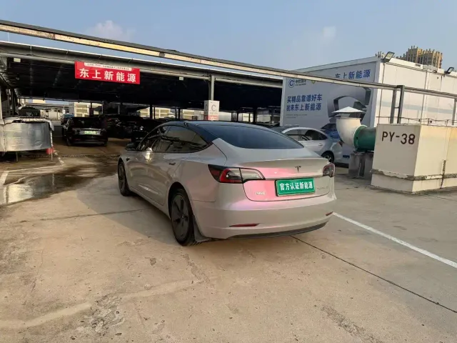 Tesla Model 3 — Фото автомобиля 7