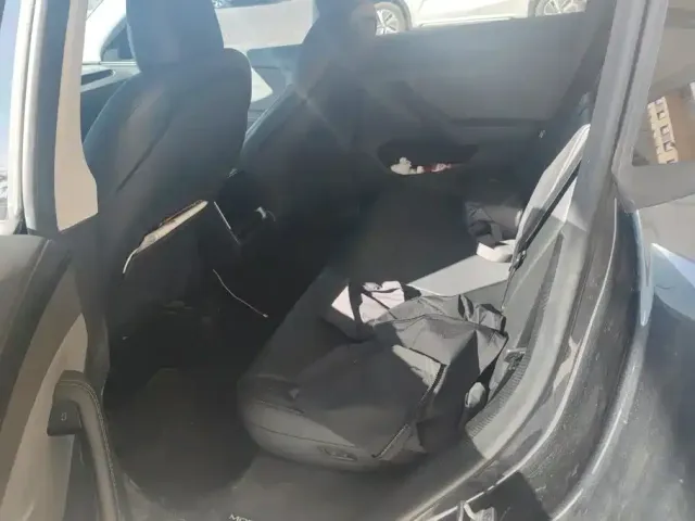 Tesla Model Y — Фото автомобиля 11