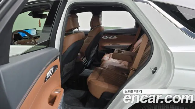 Genesis GV70 — Фото автомобиля 12