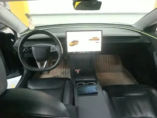 Tesla Model 3 — Фото автомобиля 9