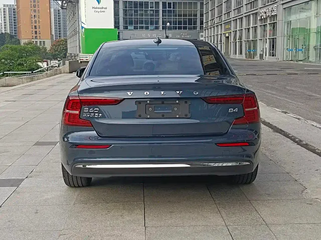Volvo S60 — Фото автомобиля 7