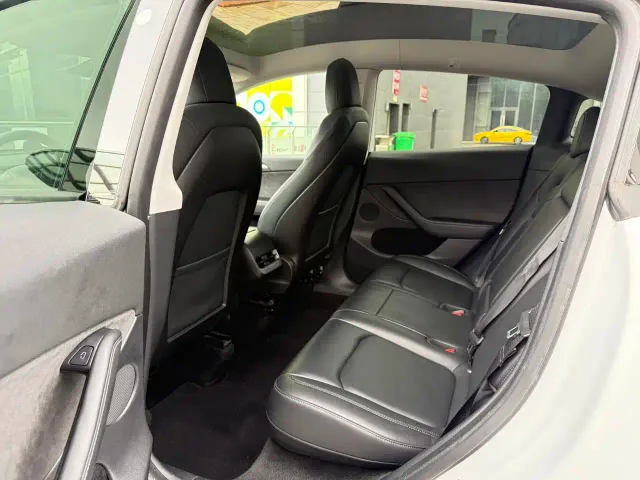 Tesla Model Y — Фото автомобиля 6
