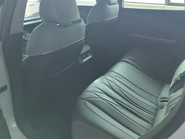 Geely Galaxy E8 — Фото автомобиля 11