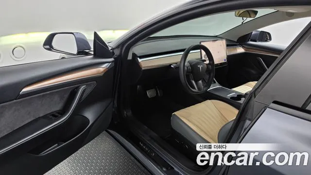 Tesla Model 3 — Фото автомобиля 15