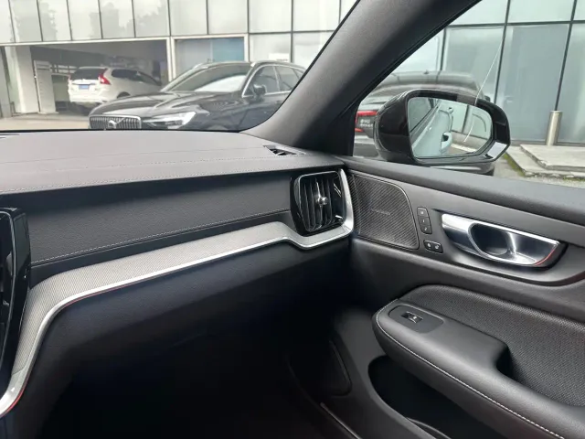 Volvo S60 — Фото автомобиля 11