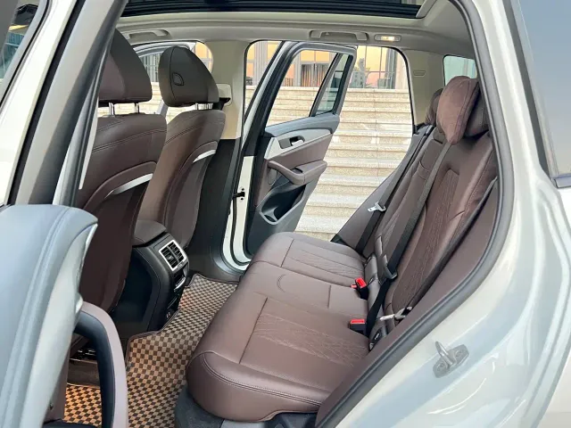 BMW iX3 — Фото автомобиля 6