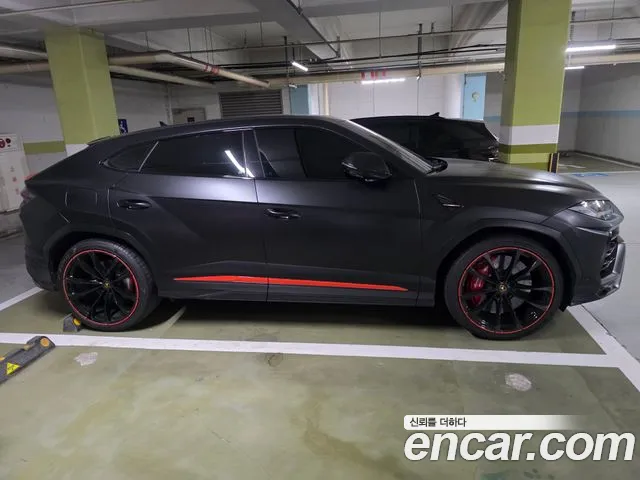 Lamborghini Urus — Фото автомобиля 3