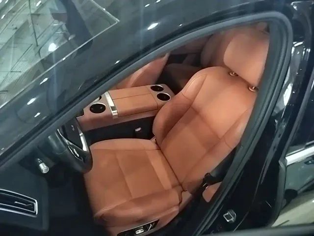 Li Auto L8 — Фото автомобиля 14