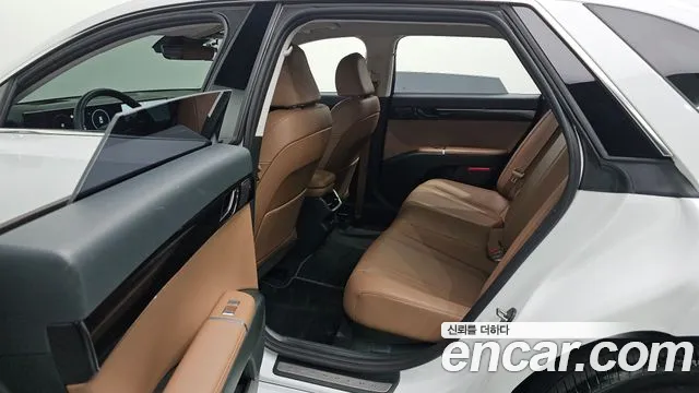 Hyundai Grandeur Grandeur (GN7) 2.5 Бензин 2WD — Фото автомобиля 19