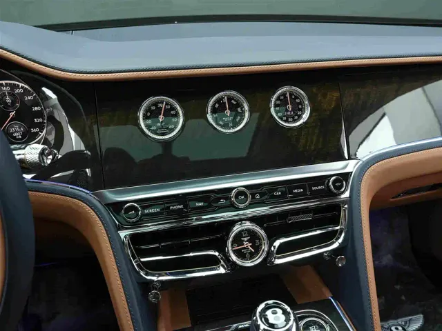 Bentley Flying Spur — Фото автомобиля 17