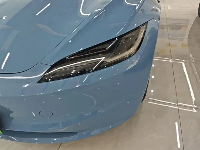 Tesla Model 3 — Фото автомобиля 23