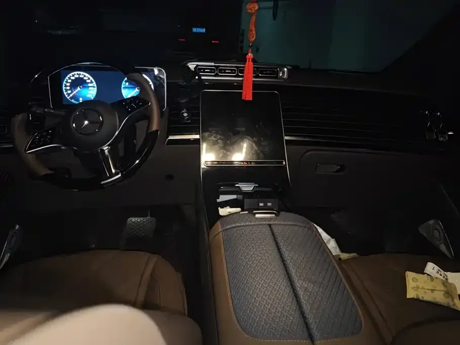 Mercedes-Benz Vito 2024 2.0T Business 7-Seater — Фото автомобиля 12