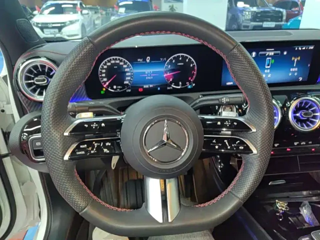 Mercedes-Benz A-Class — Фото автомобиля 10