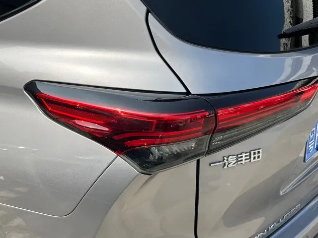 Toyota Crown Kluger 2021 2.5L HEV AWD Flagship Edition — Фото автомобиля 12