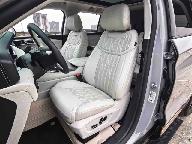 Ford Explorer — Фото автомобиля 17