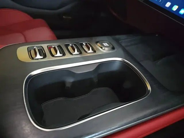 Xiaomi SU7 — Фото автомобиля 13