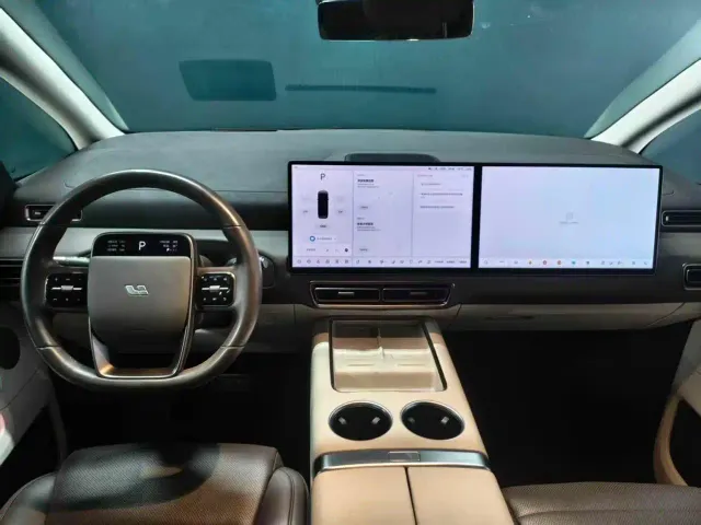 Li Auto MEGA — Фото автомобиля 7