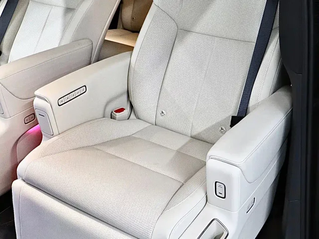 Li Auto MEGA — Фото автомобиля 14