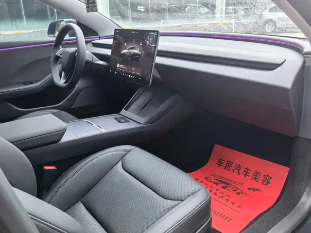 Tesla Model 3 — Фото автомобиля 6