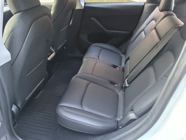 Tesla Model Y — Фото автомобиля 18
