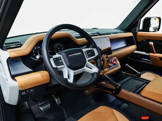 Land Rover Defender — Фото автомобиля 18