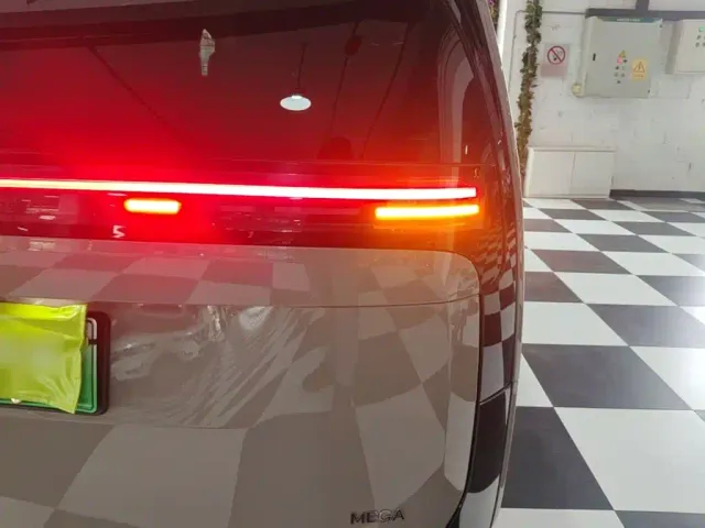 Li Auto MEGA — Фото автомобиля 7