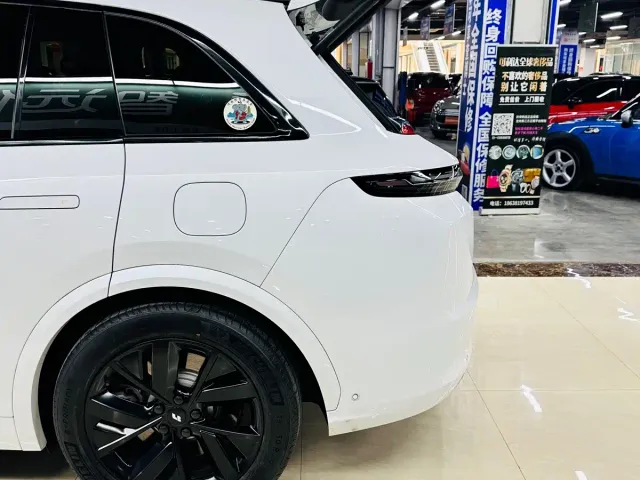 Li Auto L7 — Фото автомобиля 8