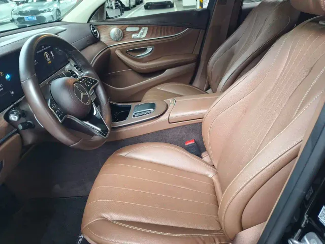 Mercedes-Benz E-Class — Фото автомобиля 5