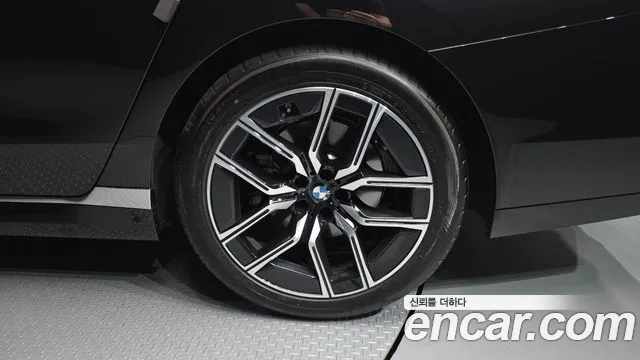 BMW 7 Series G70 — Фото автомобиля 6
