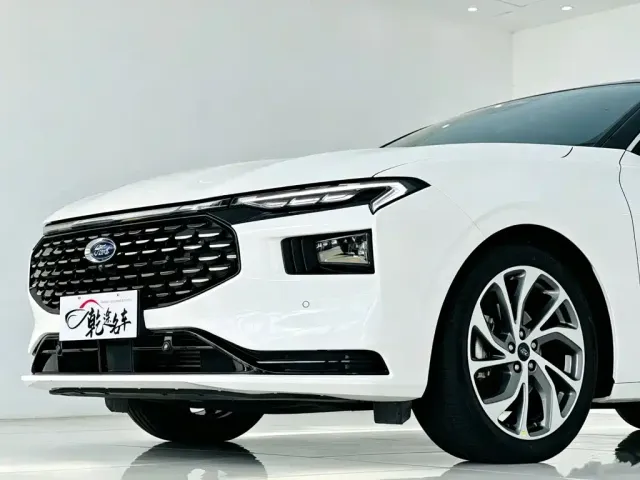 Ford Mondeo — Фото автомобиля 8