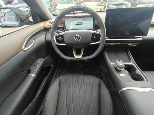 Changan Eado — Фото автомобиля 5