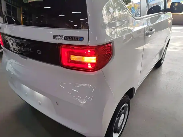 Wuling Hongguang Mini EV — Фото автомобиля 7