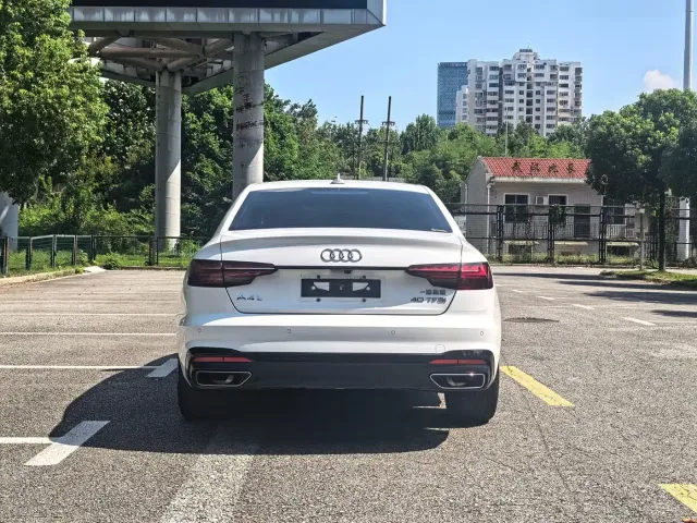 Audi A4L — Фото автомобиля 5