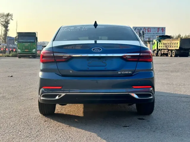 Ford Escort — Фото автомобиля 17