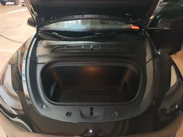 Tesla Model Y — Фото автомобиля 15