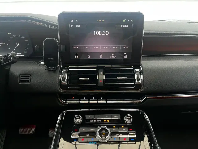Lincoln Navigator — Фото автомобиля 17