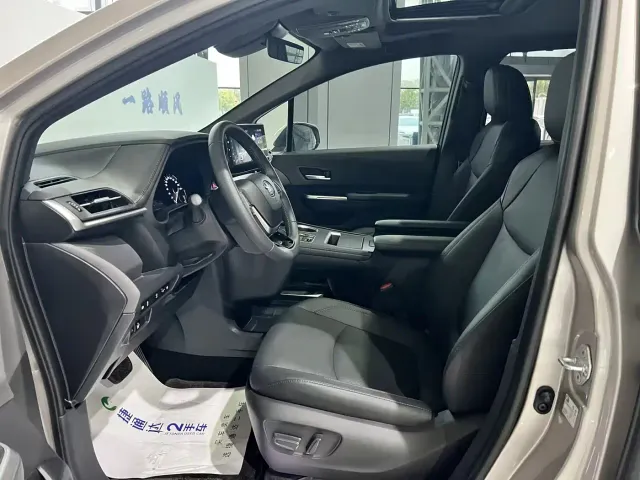 Toyota Sienna — Фото автомобиля 15